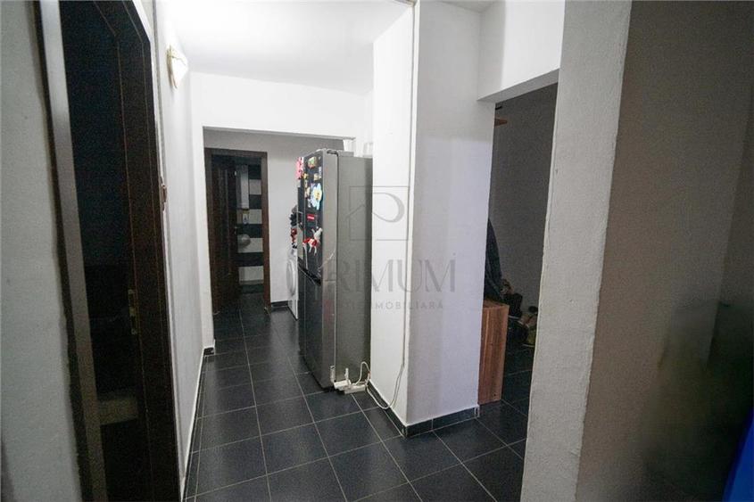 Apartament cu 4 camere decomandat, mobilat în Soarelui