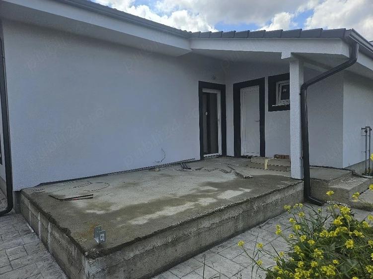 Casă cu 3 camere cu Teren 585 Mp în Moșnița Nouă