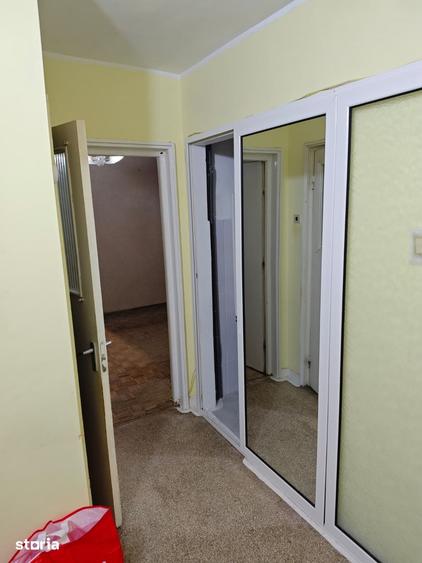 Apartament cu 3 camere semidecomandat în Central