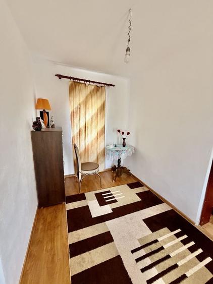 Casă cu 4 camere în Petrești