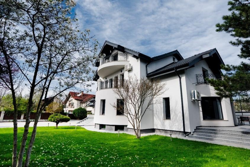 Casă individuală cu 7 camere cu Canalizare în Pipera