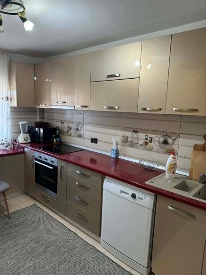 Apartament cu 3 camere decomandat, mobilat în 9 Mai