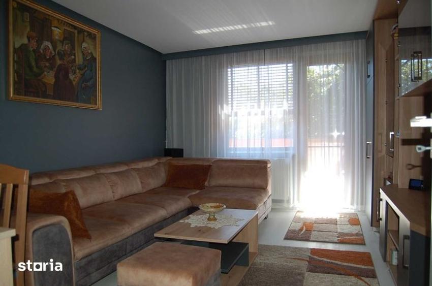 Apartament cu 3 camere decomandat în Podgoria