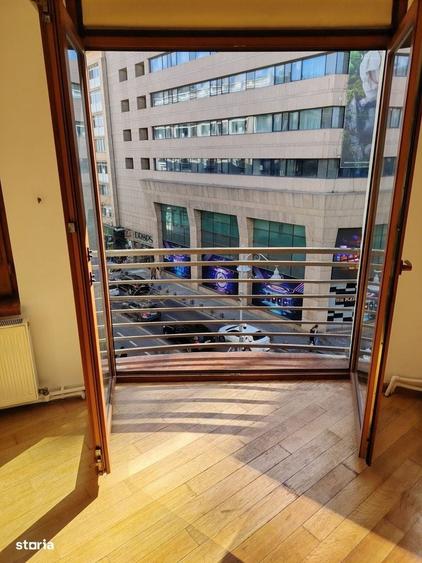 Apartament cu 4 camere decomandat în Calea Victoriei