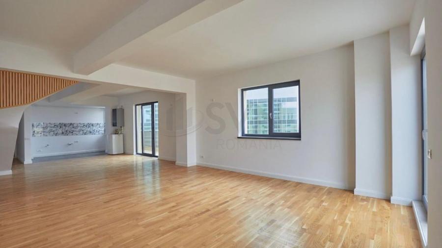 Apartament cu 4 camere decomandat în Pipera