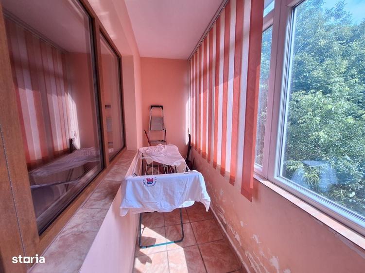 Apartament cu 3 camere semidecomandat în Orizont
