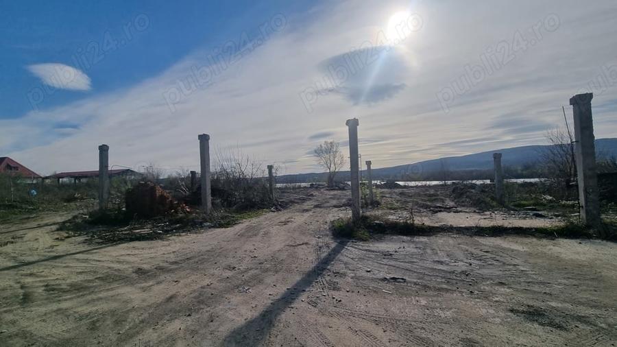Teren de 4200 mp, în Gura Văii