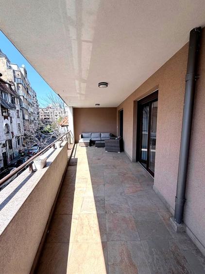 Apartament cu 2 camere semidecomandat, mobilat în Romană