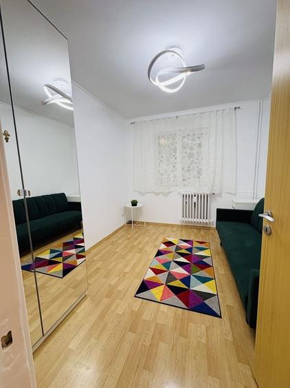 Apartament cu 3 camere semidecomandat în Berceni