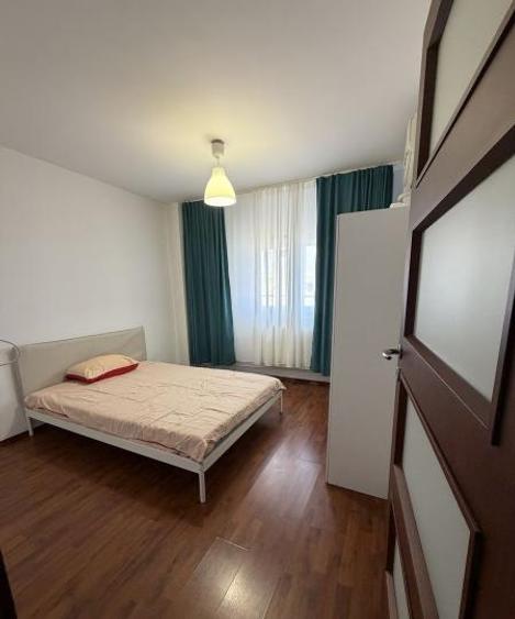 Apartament cu 2 camere semidecomandat, mobilat în Tei