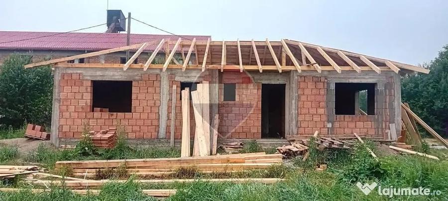 Casă cu 4 camere cu Teren 365 Mp în Hălchiu