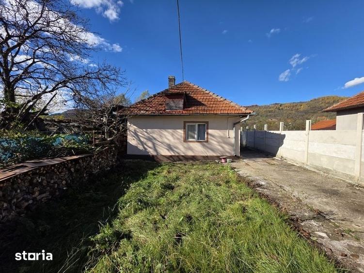 Casă cu 2 camere cu Teren 951 Mp în Central