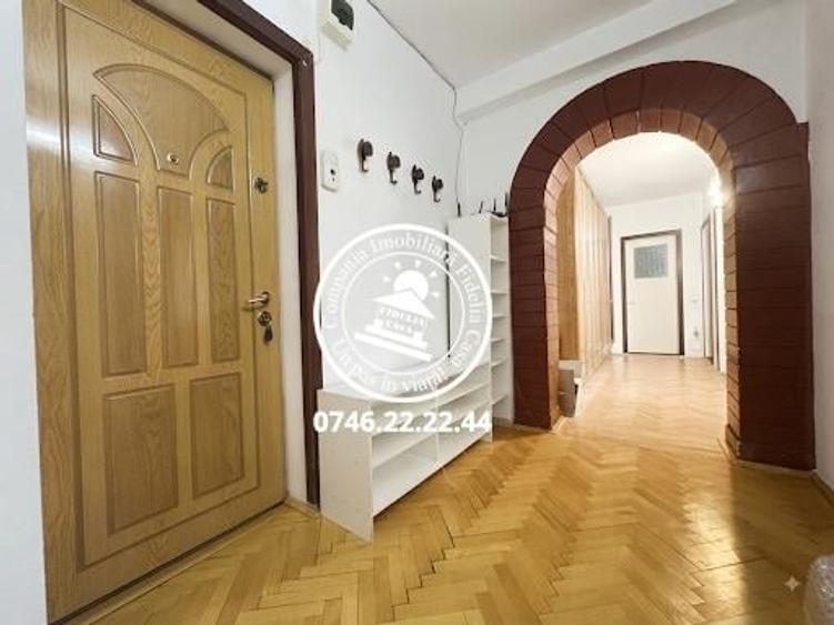 Apartament cu 3 camere decomandat, mobilat în Nicolina