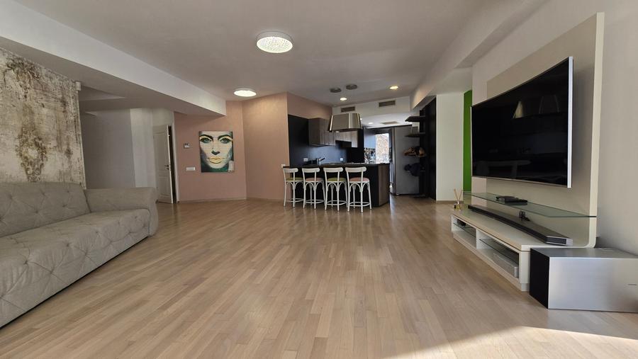 Apartament cu 6 camere decomandat, mobilat în Șoseaua Nordului