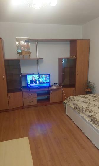 Garsonieră decomandată în Splaiul Unirii