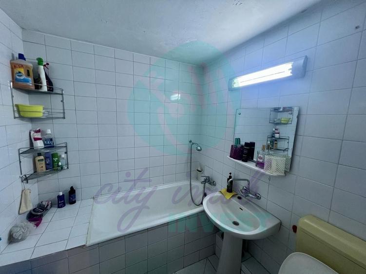 Apartament cu 3 camere decomandat, mobilat în Unirii