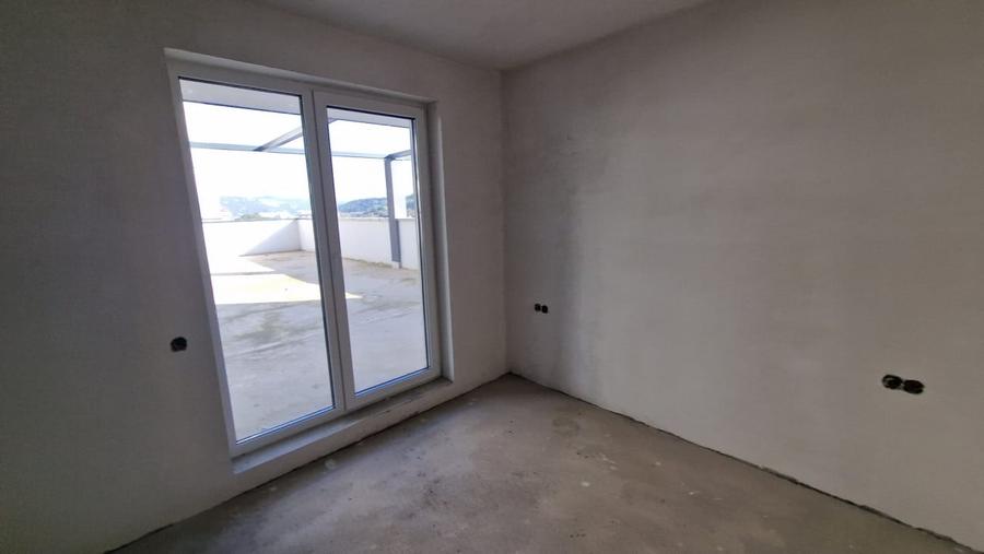 Apartament cu 2 camere, 54 mp si terasa de 75 mp, zona Vivo - 9