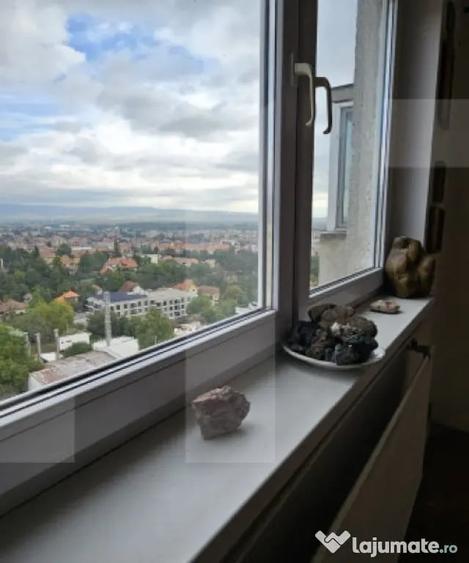 Apartament cu 3 camere decomandat în Spitalului