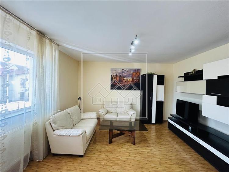 Apartament cu 3 camere decomandat în Turnișor