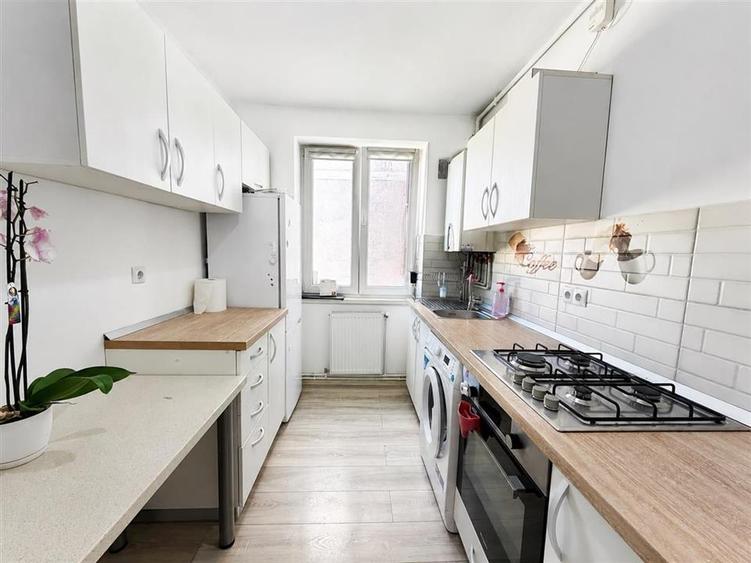 Apartament cu 2 camere decomandat, mobilat în Hipodrom 3