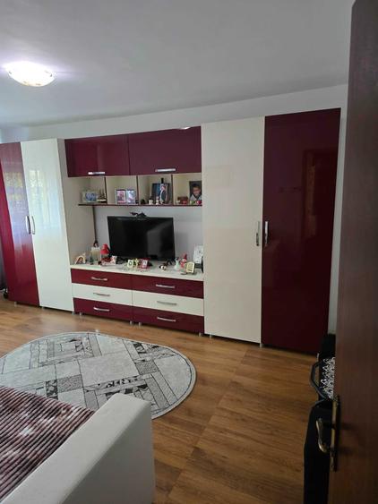 Apartament cu 2 camere decomandat în Lenin