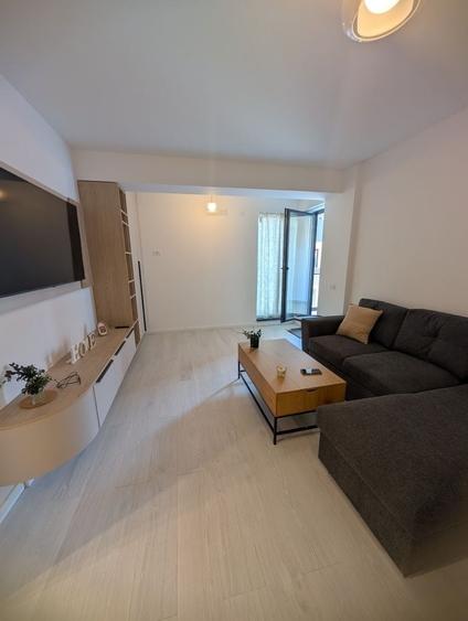 Apartament cu 2 camere decomandat în Aeroport