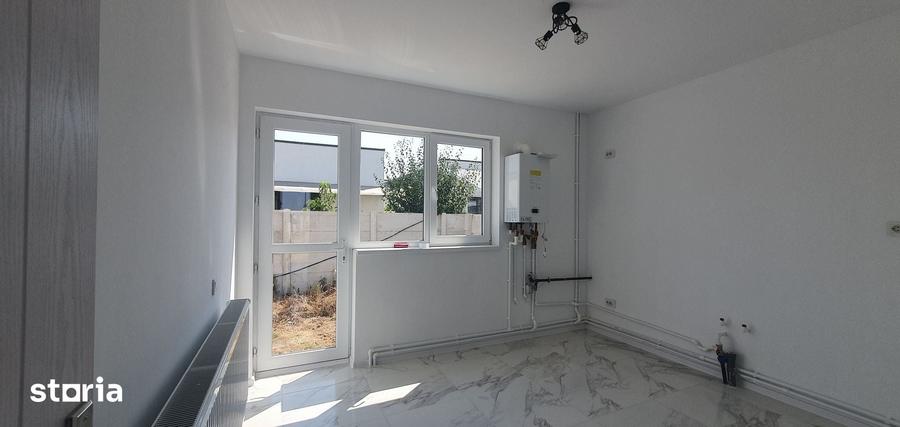 Casă cu 5 camere cu Teren 360 Mp în Șimnicu de Sus