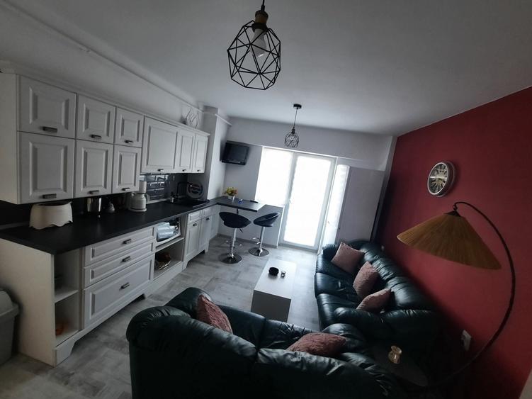 Apartament cu 3 camere decomandat în Exterior Vest