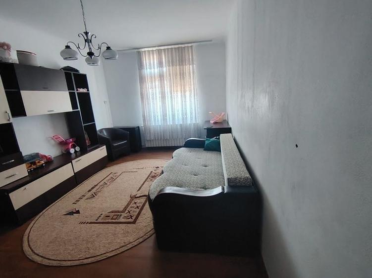 Apartament cu 2 camere decomandat în Sârbi