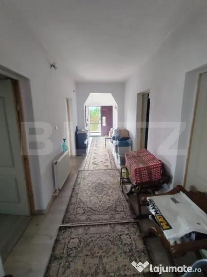 Casă cu 5 camere cu Teren 1140 Mp în Tomești