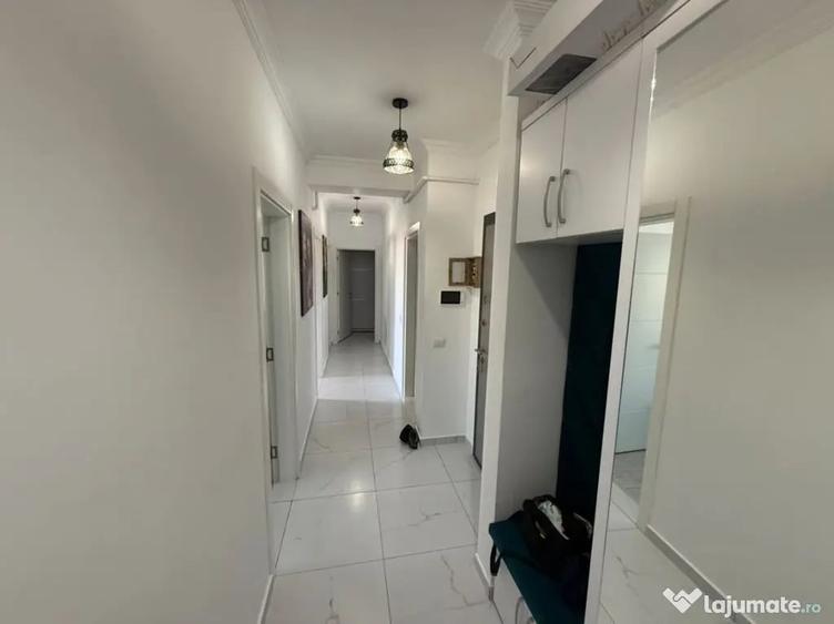 Apartament cu 3 camere decomandat în Energia
