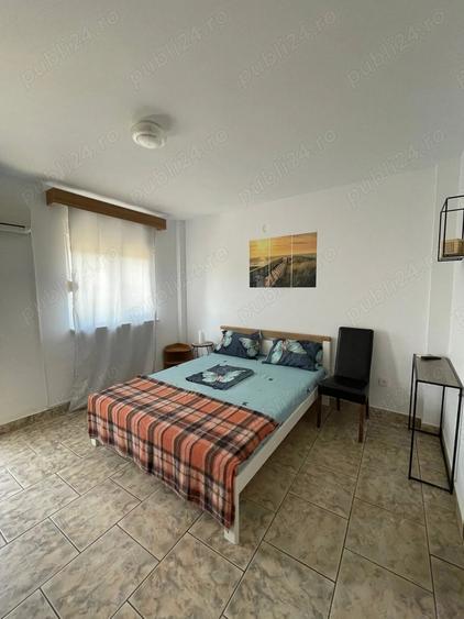 Casă cu 10 camere cu Teren 300 Mp în Nord