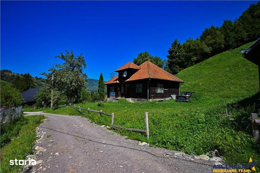 Casă cu 2 camere decomandat cu Teren 4300 Mp în Bran