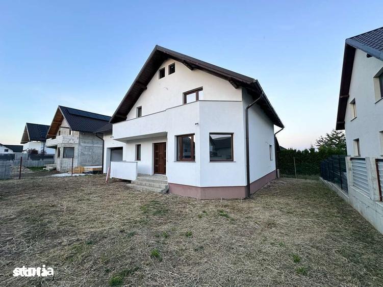Casă cu 5 camere cu Teren 4000 Mp în Ipotești