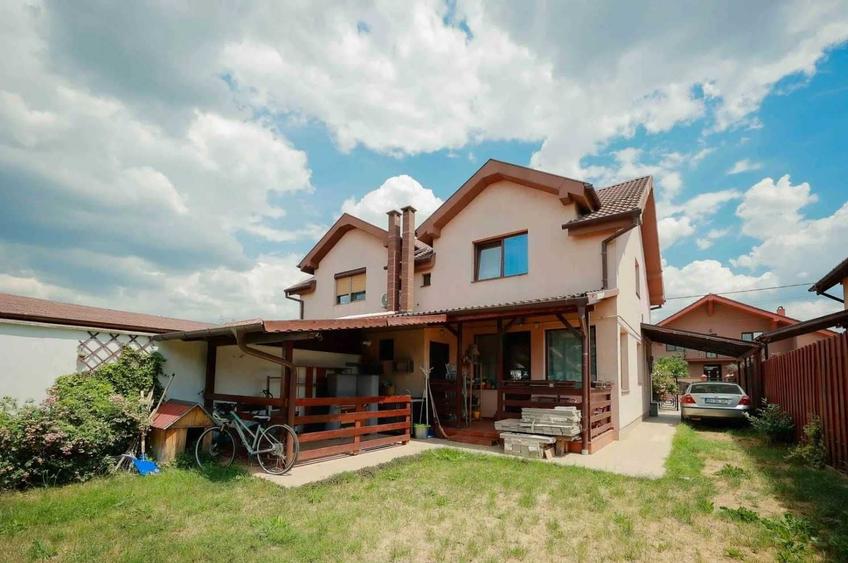 Casă cu 4 camere cu Teren 252 Mp în Sântandrei