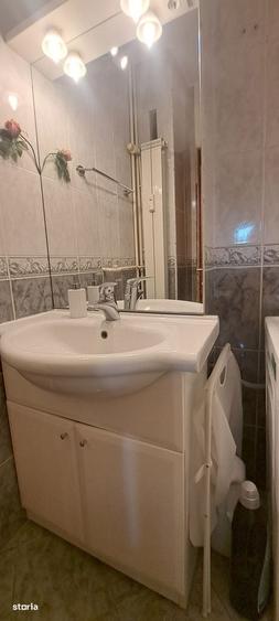 Apartament cu 3 camere decomandat în Lacul Tei