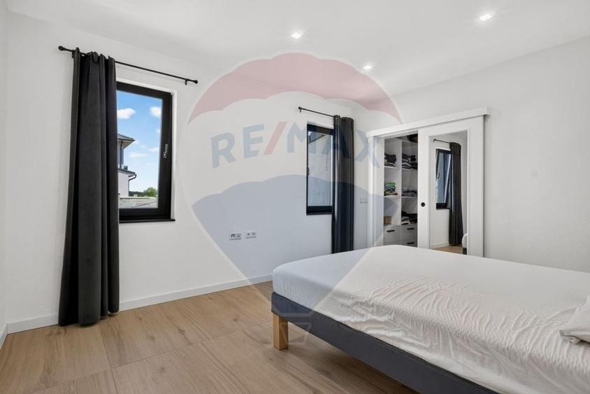 Casă individuală cu 5 camere cu Teren 550 Mp în Fântânele