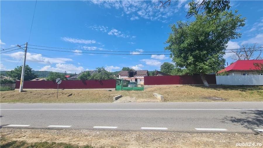 Casă cu Teren 1104 Mp în Poienari