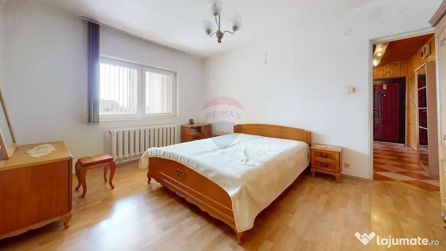 Apartament cu 3 camere decomandat în Central