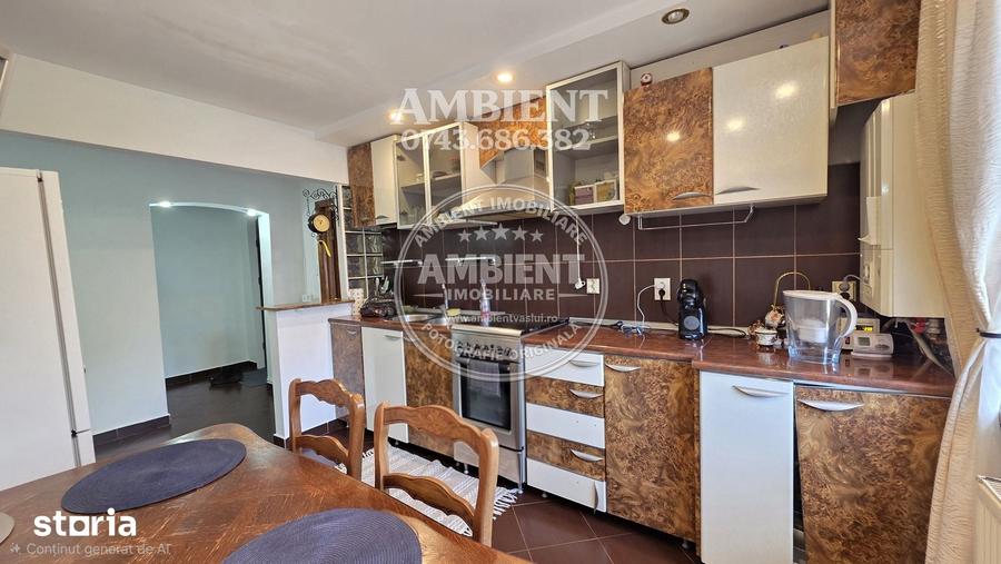 Apartament cu 3 camere decomandat în Est