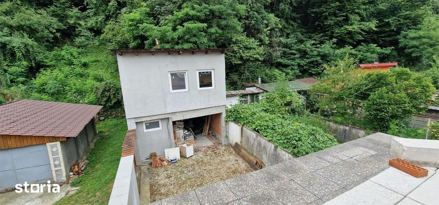 Casă cu 5 camere cu Teren 155 Mp în Muncitoresc
