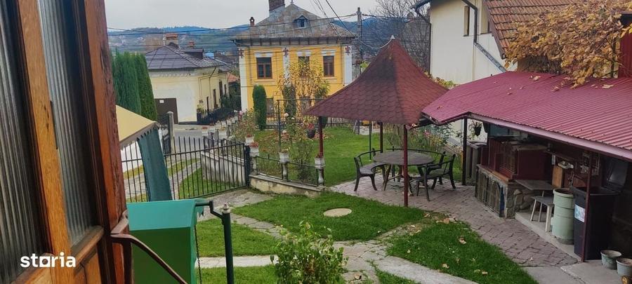 Casă cu 4 camere cu Teren 500 Mp în Central