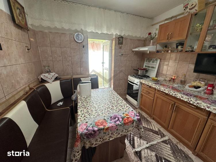 Apartament cu 3 camere decomandat în Tomești