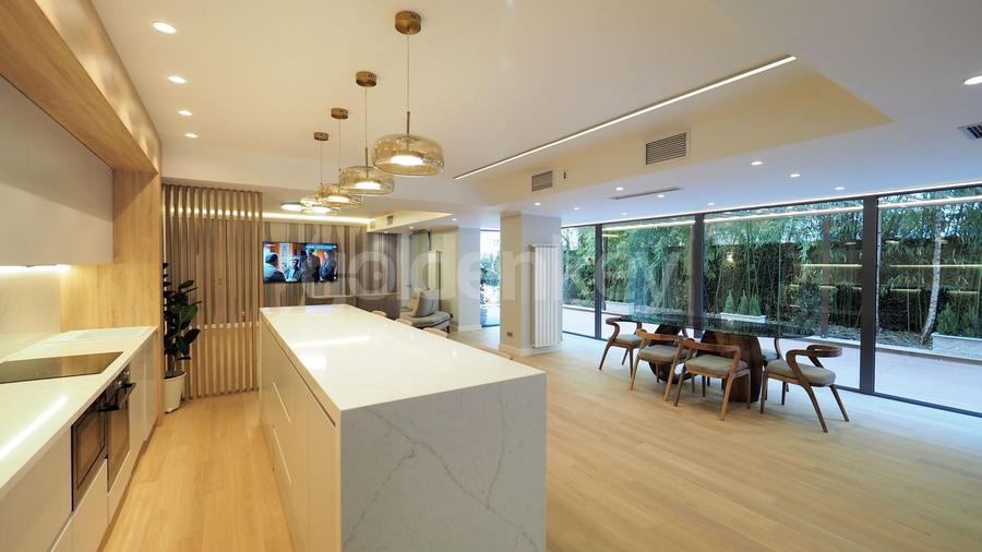 Apartament cu 4 camere decomandat, mobilat în Herăstrău