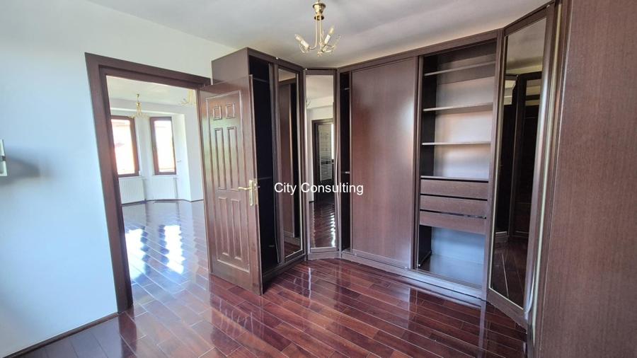 Casă cu 6 camere cu Teren 300 Mp în Pipera