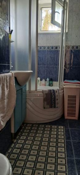 Apartament cu 3 camere semidecomandat în Exterior Vest