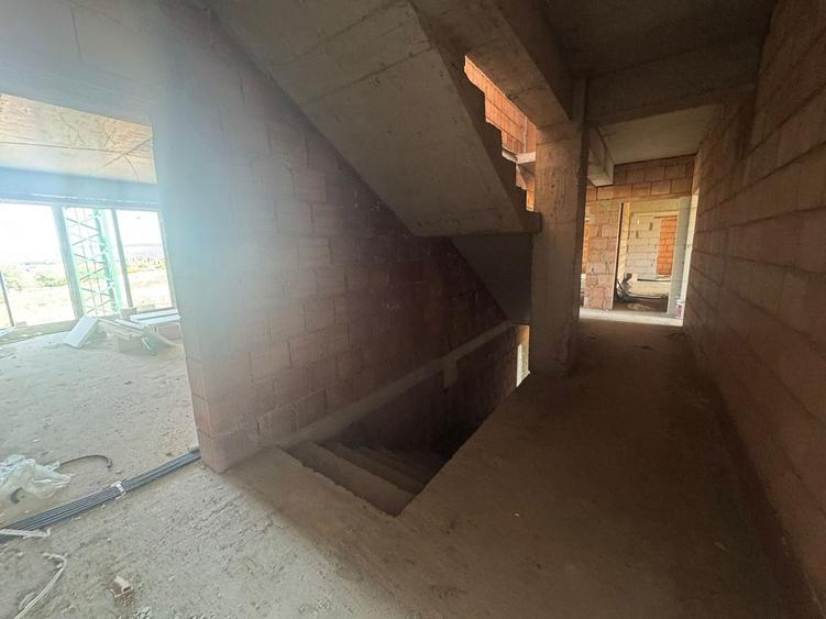 Apartament cu 3 camere semidecomandat în Șelimbăr