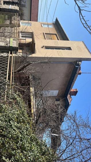 Casă cu 5 camere cu Teren 800 Mp în Central