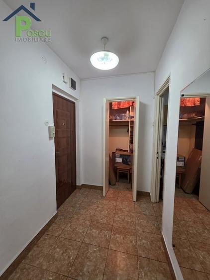 Apartament cu 2 camere semidecomandat în Giurgiului
