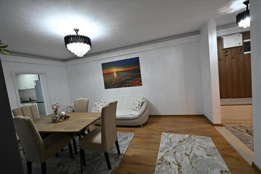 Apartament cu 3 camere decomandat, mobilat în Ultracentral